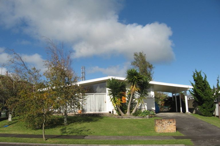Photo of property in 3 Downsview Road, Pakuranga Heights, Auckland, 2010