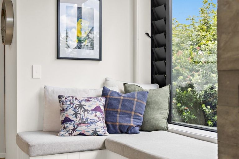 Photo of property in 75 Sandpiper Avenue, Point Wells, 0986