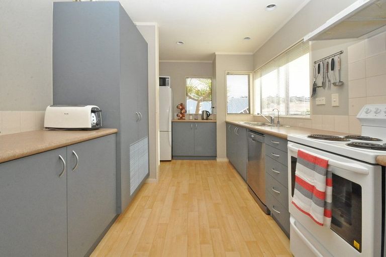 Photo of property in 2/65 Donald Street, Stanmore Bay, Whangaparaoa, 0932