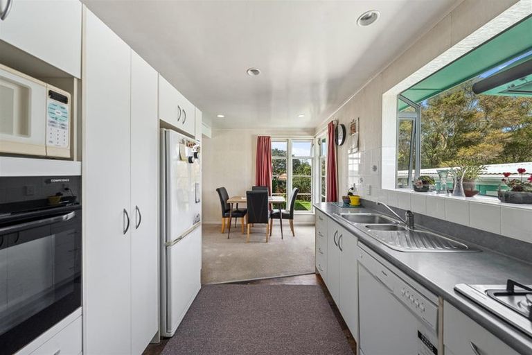 Photo of property in 9 Kuaka Place, New Lynn, Auckland, 0600