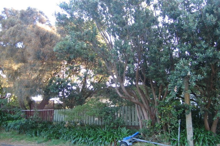 Photo of property in 44 Pukatea Street, Eastbourne, Lower Hutt, 5013