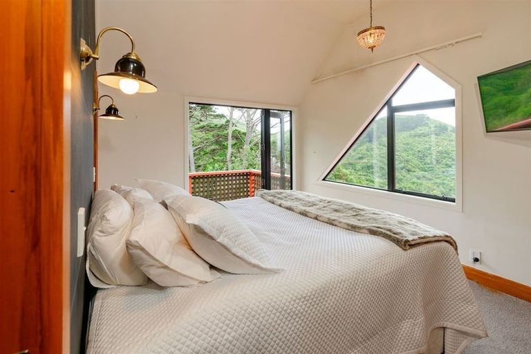 Photo of property in 64 Nalanda Crescent, Broadmeadows, Wellington, 6035