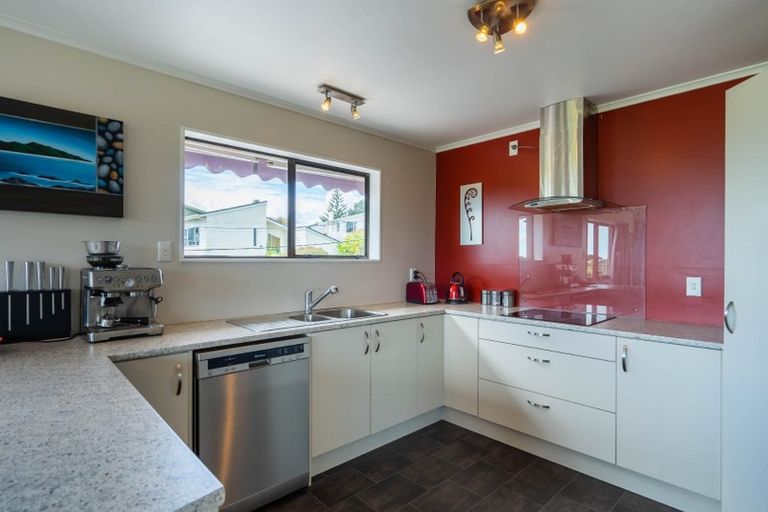 Photo of property in 34 Queens Road, Waikanae Beach, Waikanae, 5036