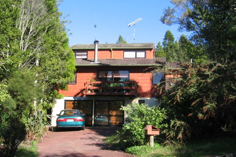 Photo of property in 31 Longfellow Parade, Glen Eden, Auckland, 0604