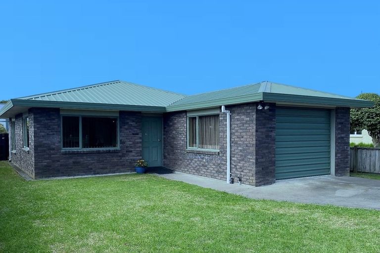 Photo of property in 13 Tasman Street, Opunake, 4616