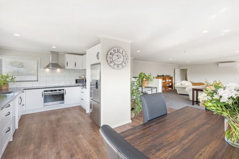 Photo of property in 14 Lakemere Way, Kinloch, Taupo, 3377