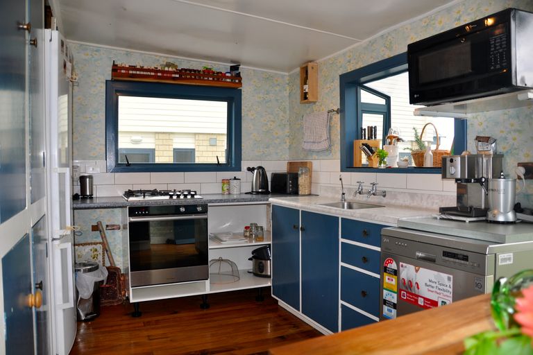 Photo of property in 15 Seaview Road, Waihi Beach, 3611