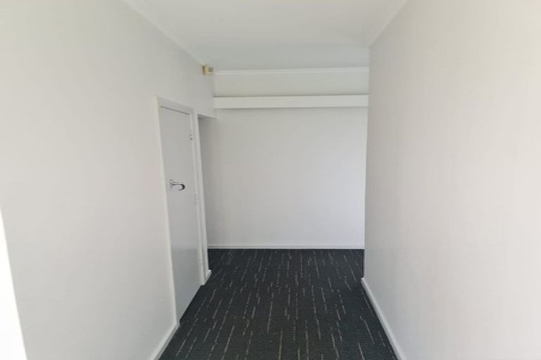 Photo of property in 17 Windy Ridge Road, Glenfield, Auckland, 0629