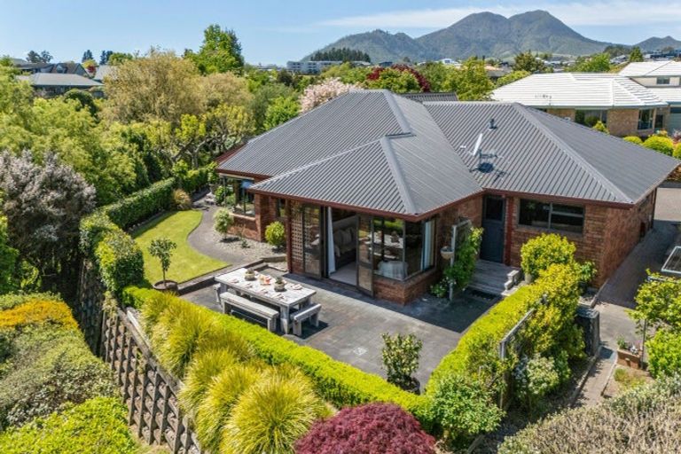 Photo of property in 22 Fairview Terrace, Waipahihi, Taupo, 3330