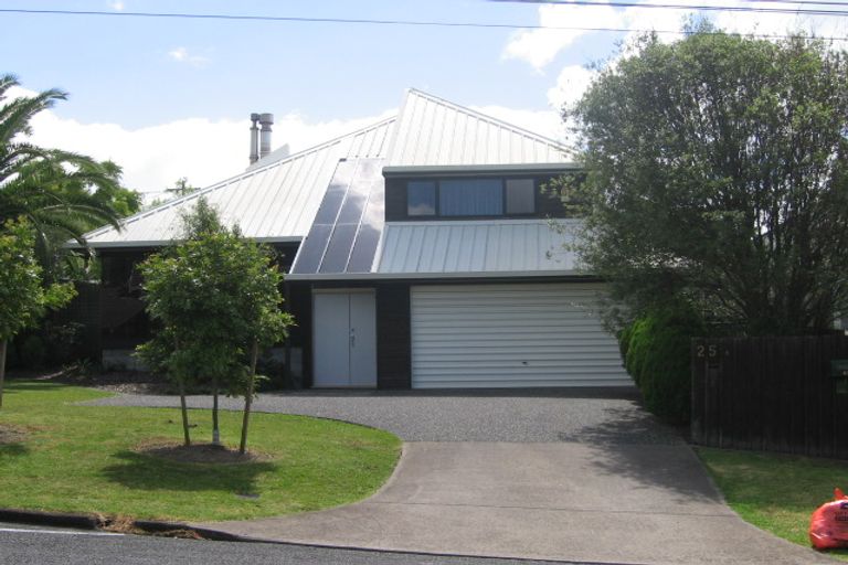 Photo of property in 1/25 Belmont Terrace, Milford, Auckland, 0620