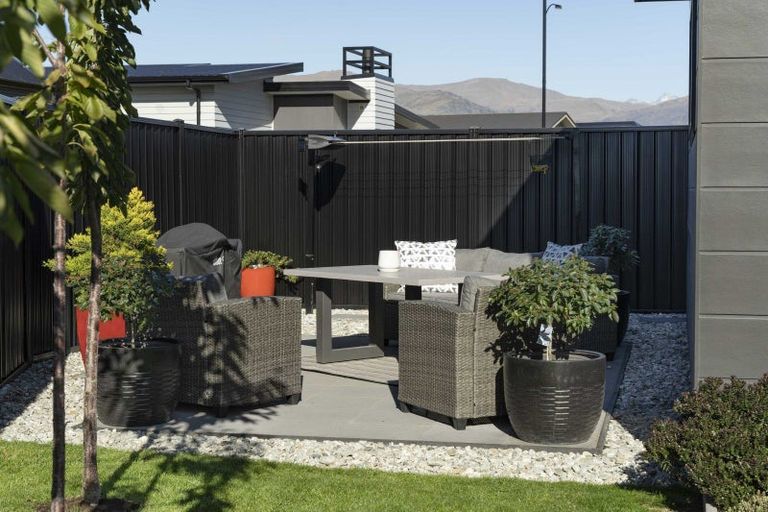 Photo of property in 1 Fraer Street, Cromwell, 9310