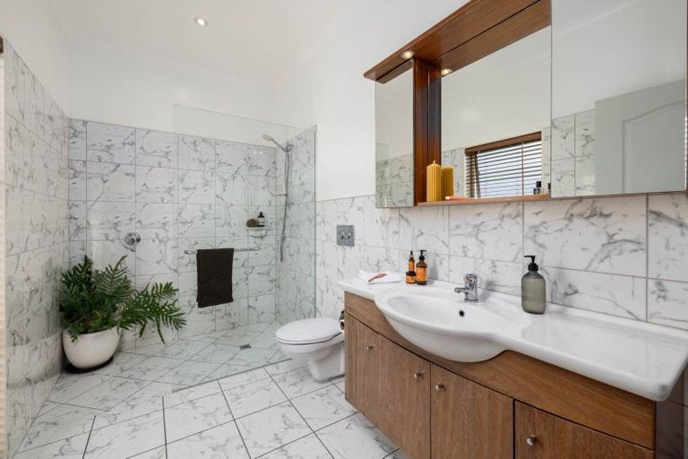 Photo of property in 17 Riddell Road, Kerikeri, 0230