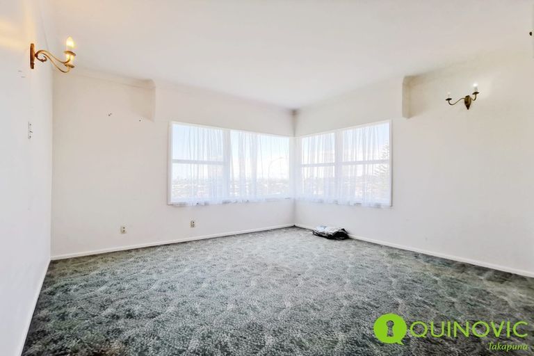 Photo of property in 520 Glenfield Road, Glenfield, Auckland, 0629