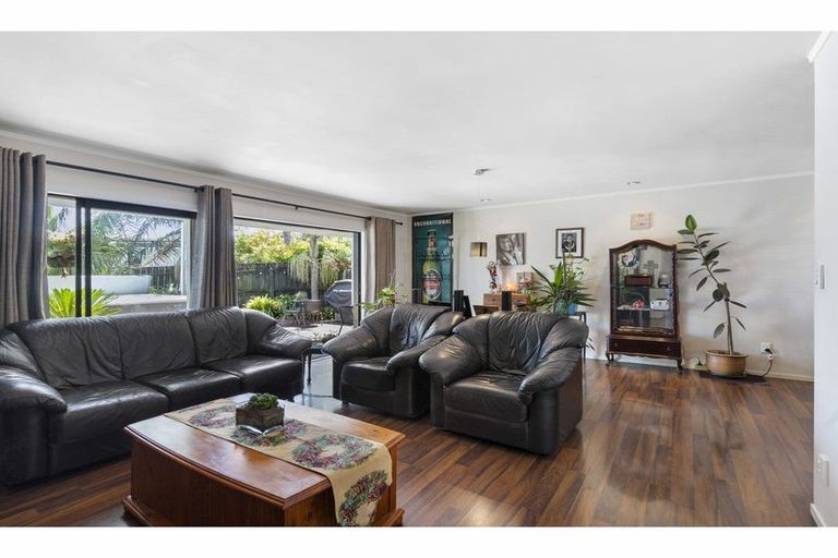 Photo of property in 2/6 Kimdale Place, Totara Heights, Auckland, 2105