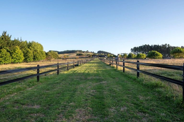 Photo of property in 903 Old North Road, Waimauku, 0882