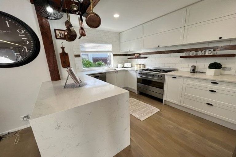 Photo of property in 13 Tranquility Rise, Mellons Bay, Auckland, 2014