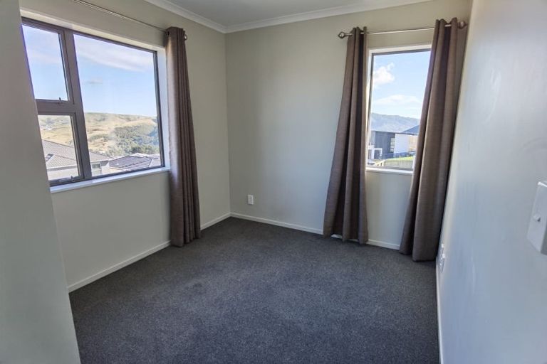 Photo of property in 5a Sandino Place, Grenada Village, Wellington, 6037