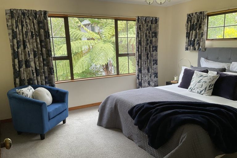 Photo of property in 5 Thatcher Crescent, Crofton Downs, Wellington, 6035