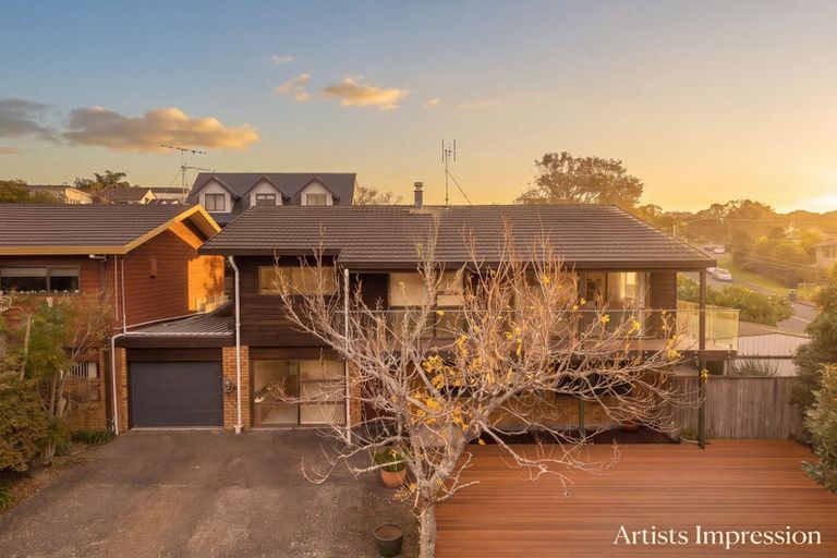 Photo of property in 1/1 Sharon Road, Waiake, Auckland, 0630