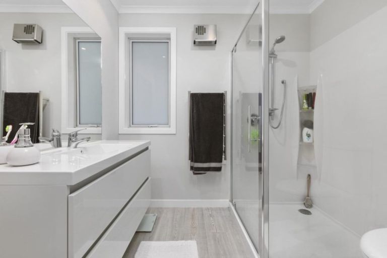 Photo of property in 52 Awataha Crescent, Pyes Pa, Tauranga, 3110