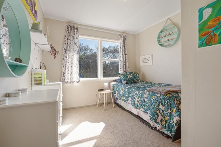 Photo of property in 6 Wairau Place, Kelvin Grove, Palmerston North, 4414