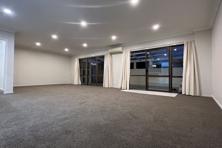 Photo of property in 2/54 Ray Small Drive, Pahurehure, Papakura, 2113