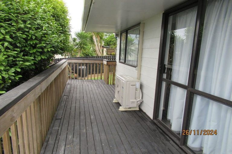 Photo of property in 17 Oreil Avenue, West Harbour, Auckland, 0618