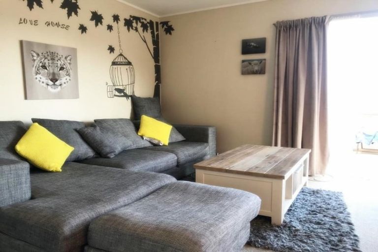 Photo of property in 2/24 Bonito Place, Bayview, Auckland, 0629