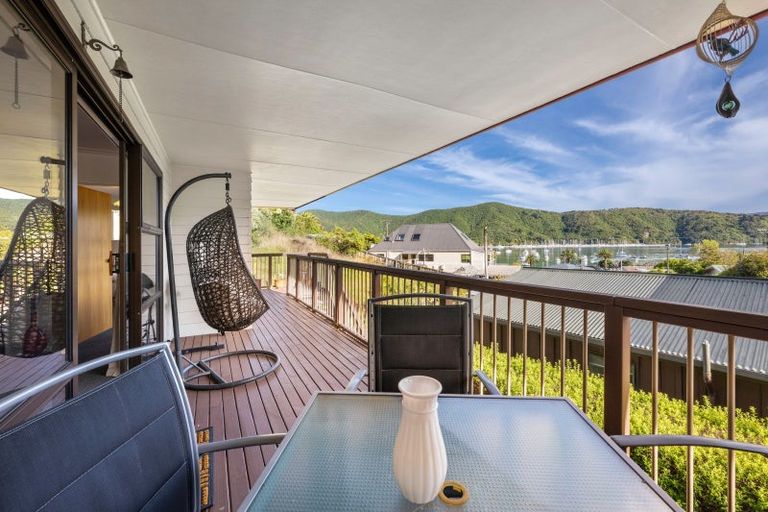 Photo of property in 5 Amelia Crescent, Waikawa, Picton, 7220