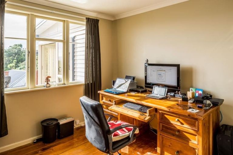 Photo of property in 8 Tirowhanga Road, Paremata, Porirua, 5024