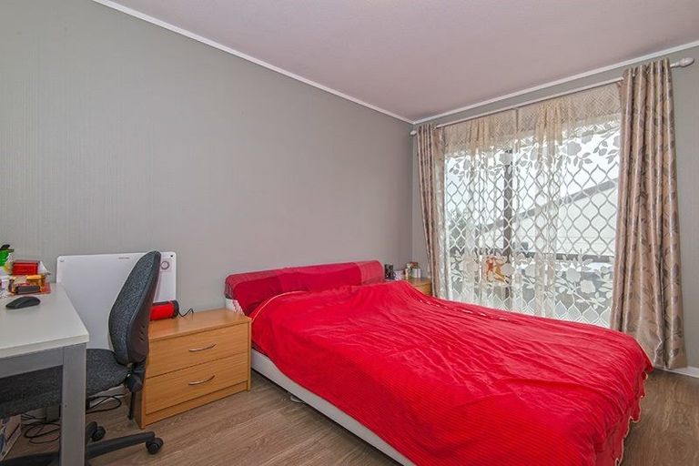 Photo of property in 8 De Quincey Terrace, Highland Park, Auckland, 2010