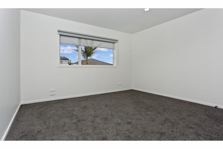 Photo of property in 5/14 Fields Parade, Oteha, Auckland, 0632