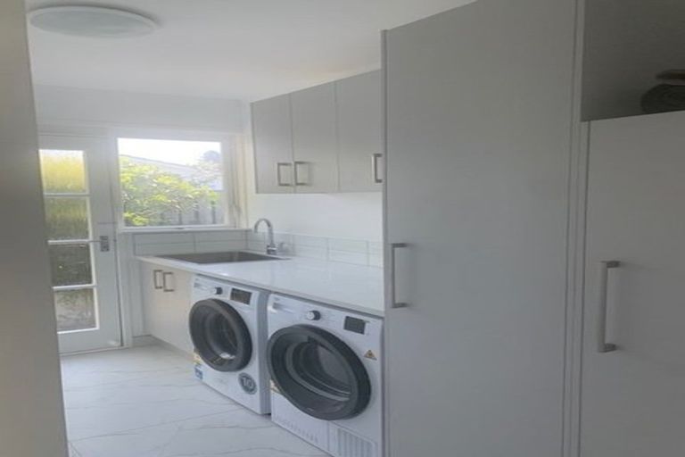 Photo of property in 40 Richards Avenue, Forrest Hill, Auckland, 0620