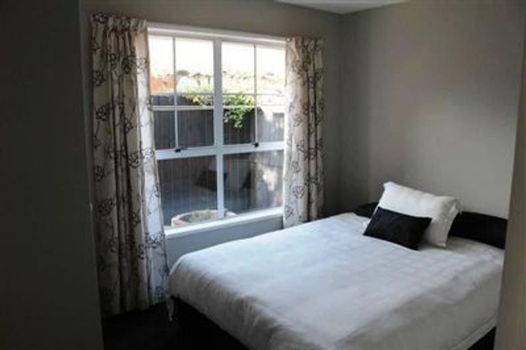 Photo of property in 2/8 Montclare Avenue, Ilam, Christchurch, 8041