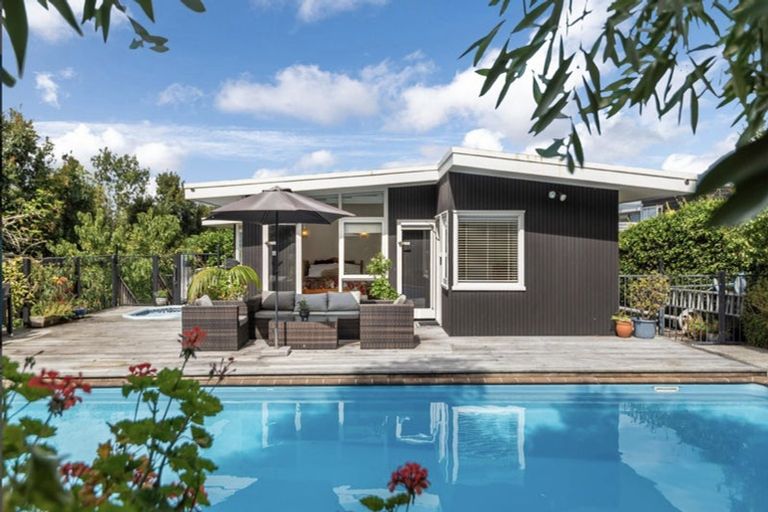 Photo of property in 53 Parr Terrace, Castor Bay, Auckland, 0620