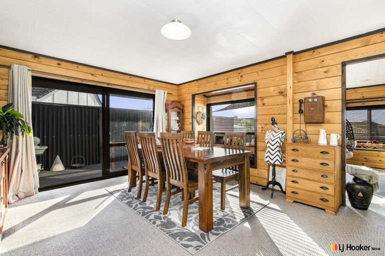 Photo of property in 5 Hadley Wood Drive, Wattle Downs, Auckland, 2103