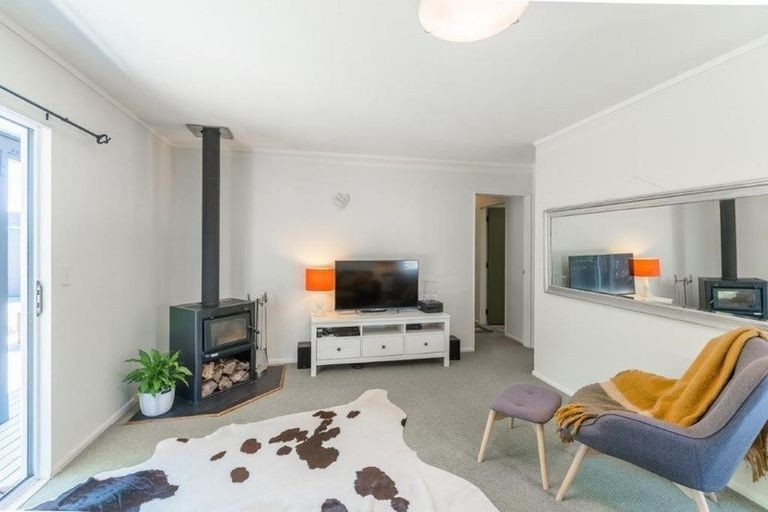 Photo of property in 16 Rosewood Place, Paraparaumu, 5032