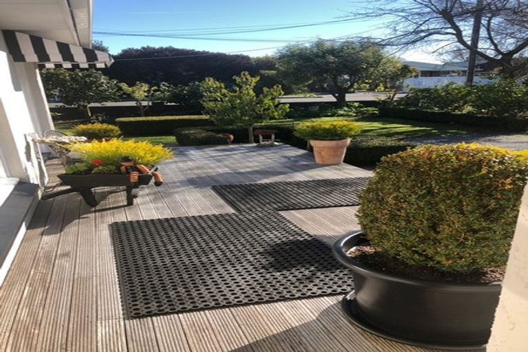 Photo of property in 19 Middlepark Road, Sockburn, Christchurch, 8042