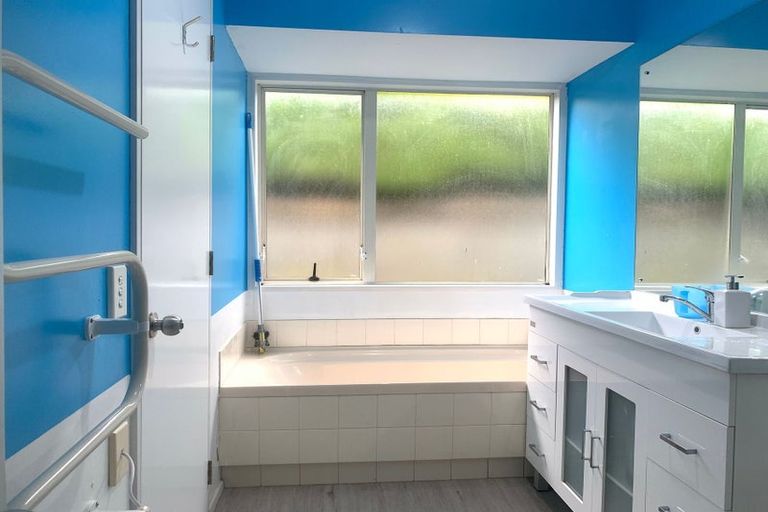 Photo of property in 3 Stratford Road, Manurewa, Auckland, 2105