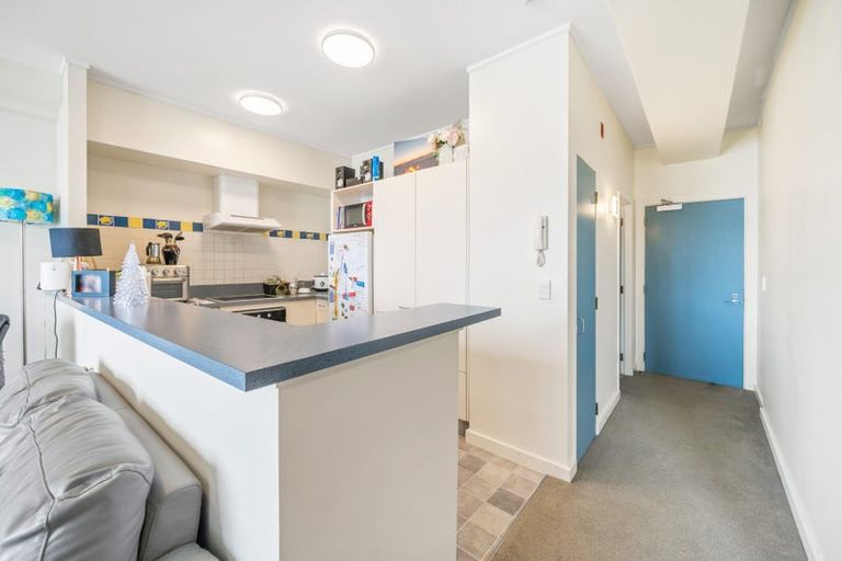 Photo of property in 17 Kent Terrace - Kent Apartments, 5c/16 Kent Terrace, Mount Victoria, Wellington, 6011