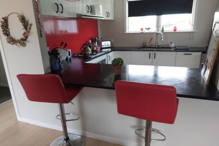 Photo of property in 4 Gregg Place, Sunnyvale, Auckland, 0612