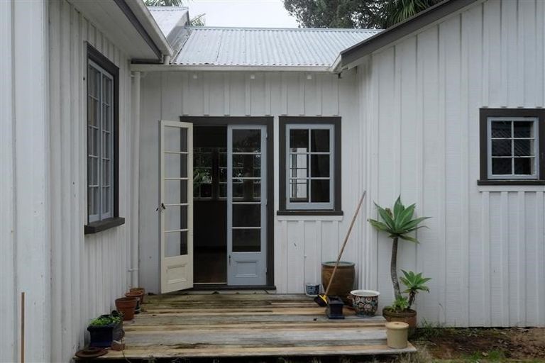 Photo of property in 90 Pendarves Street, New Plymouth, 4310