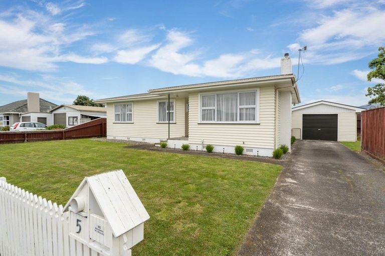 Photo of property in 5 Battersea Place, Roslyn, Palmerston North, 4414