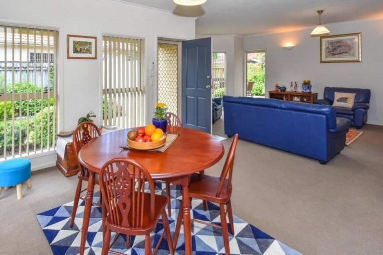 Photo of property in 10 Glencalder Place, Wattle Downs, Auckland, 2103