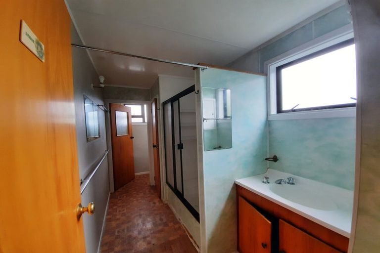 Photo of property in 2a Valdale Road, Henderson, Auckland, 0610