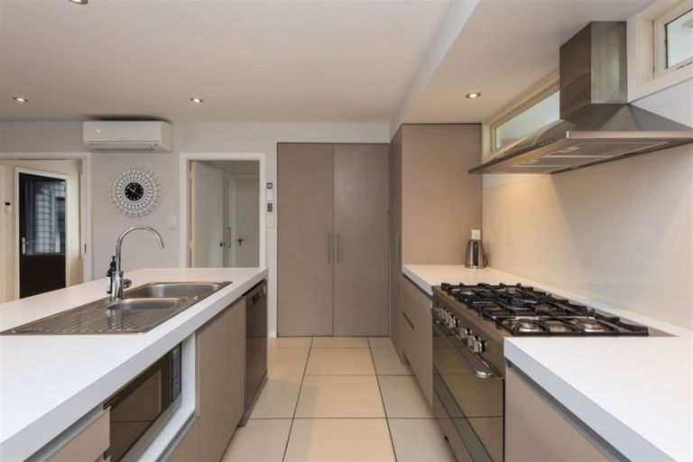 Photo of property in 28 Woodford Terrace, Ilam, Christchurch, 8053