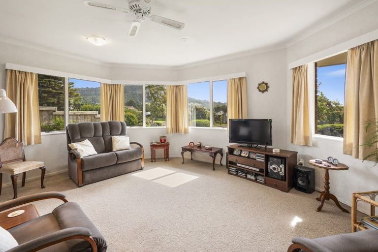 Photo of property in 6 Barraud Place, Pukehangi, Rotorua, 3015