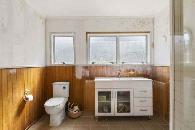 Photo of property in 9 Woodhouse Place, West Harbour, Auckland, 0618