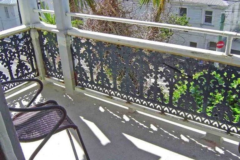 Photo of property in 2/28 Grant Road, Thorndon, Wellington, 6011