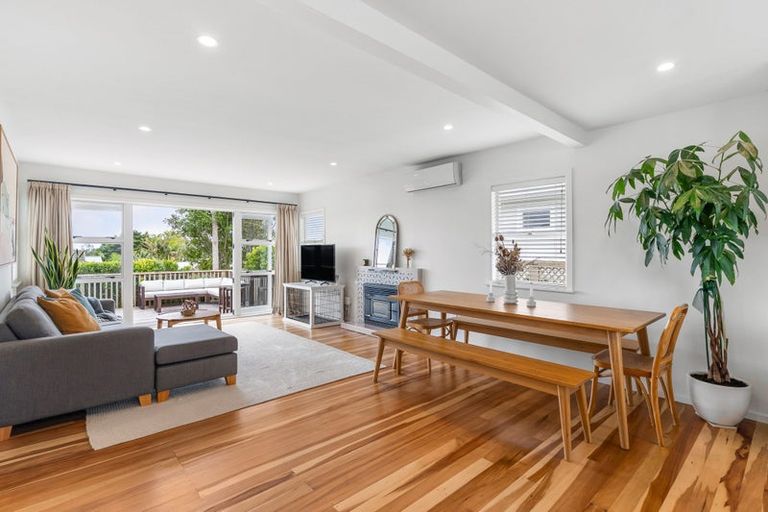 Photo of property in 15 Roberts Road, Glenfield, Auckland, 0629